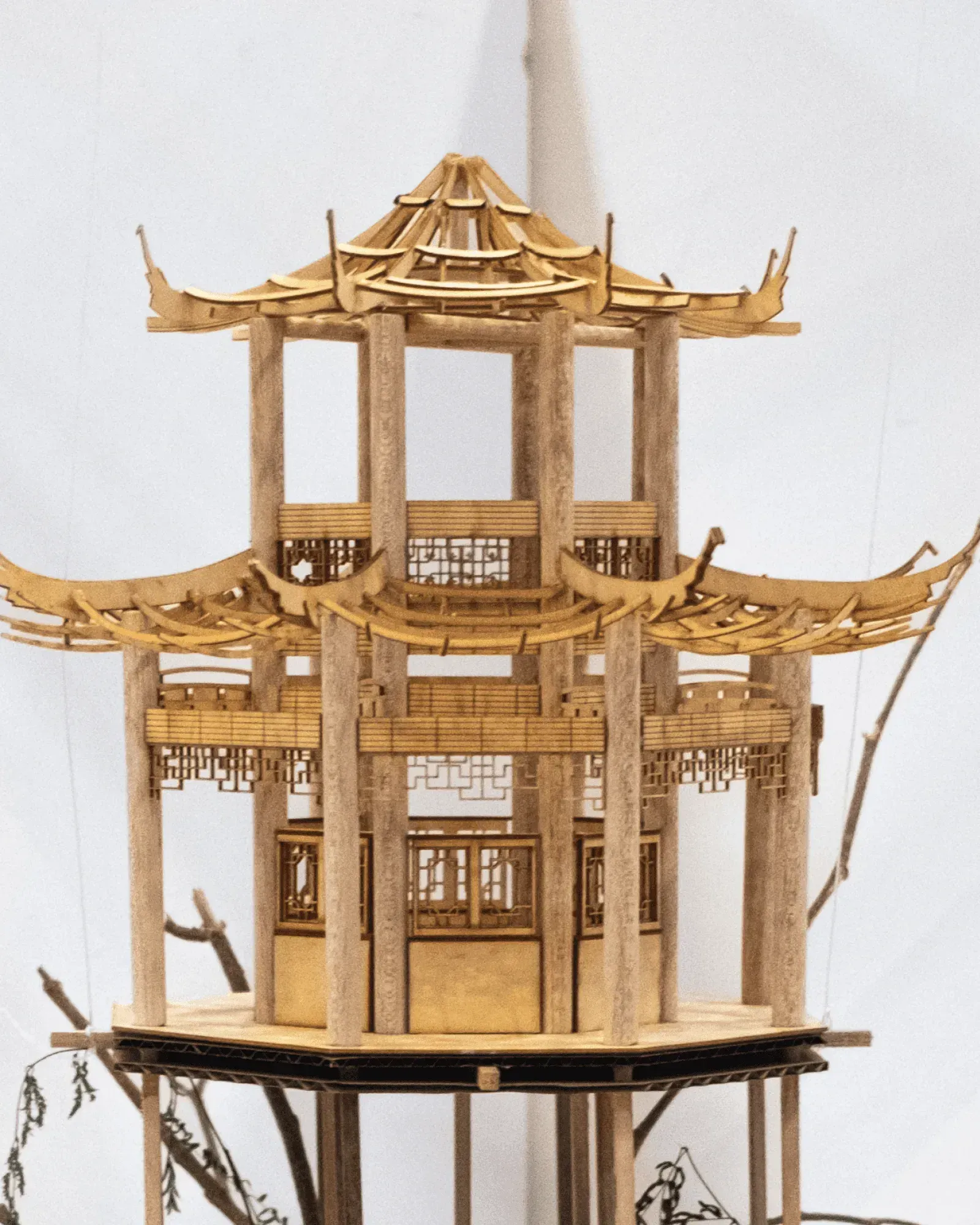 對影 Paired Shadows in detail: the pavilion's upturned balsa roofs and lattice